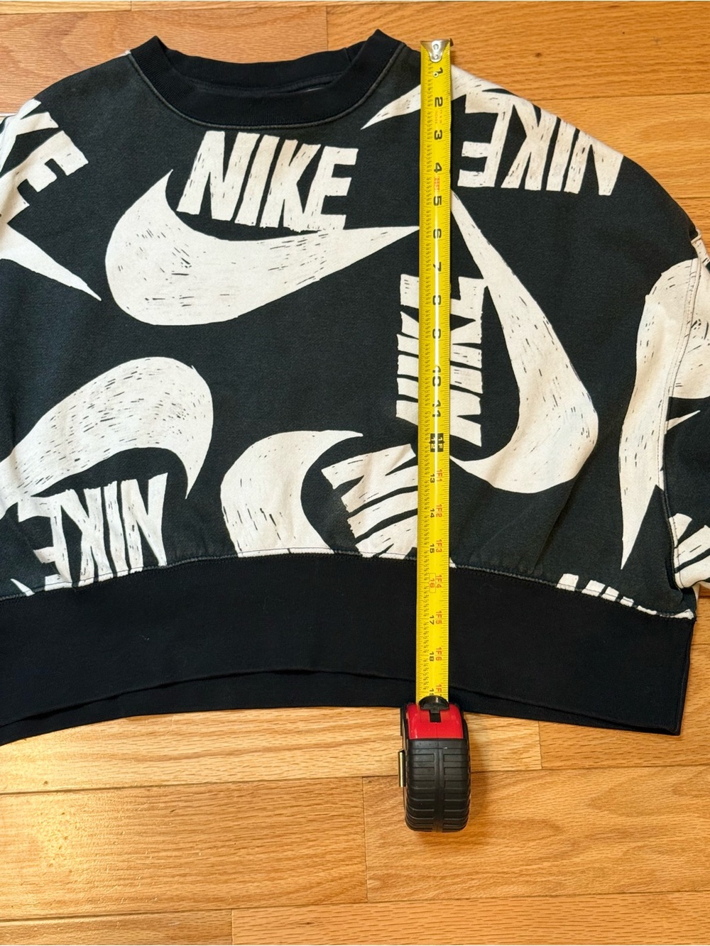 Nike Sportswear Crew oversized cropped sweatshirt - small / black & white - Picture 7 of 9